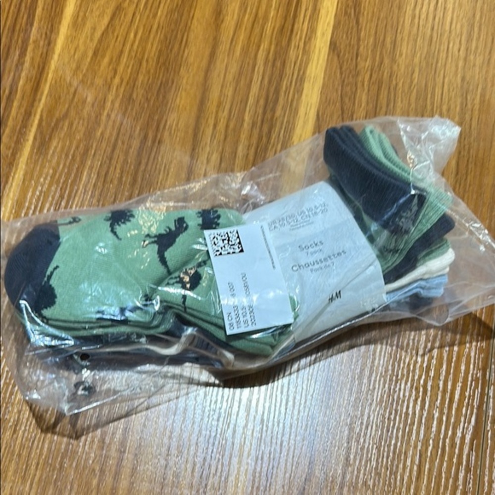 NWT H&M Multipack Casual Socks with Dinosaur Prints 🧚